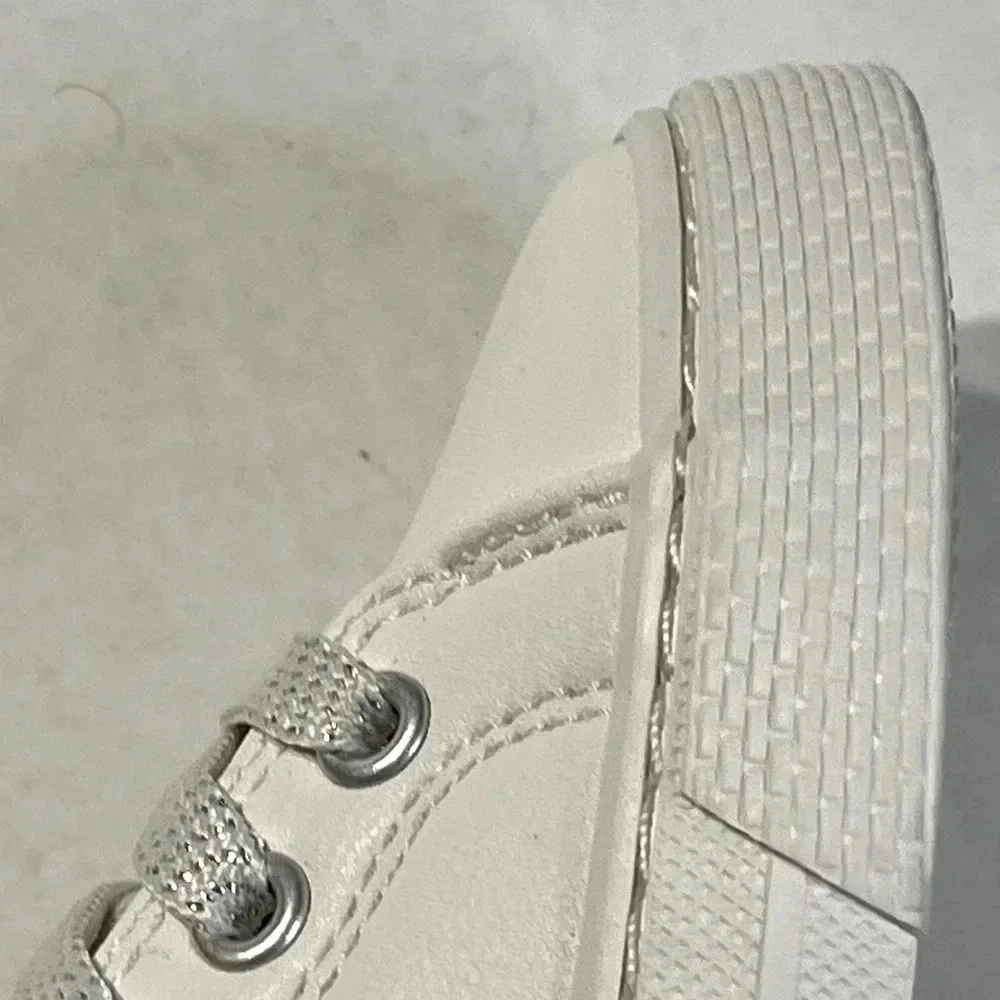 Children Place Girls white low top lace up tennis shoes. Size 11C NWT